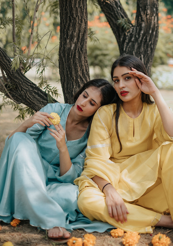 Simple & Elegant Poses in Kurti Suit 😍 #howtopose #ootd #posesforgirls  #fashionvlogger #beingnavi ✨ | Beingnavi | Beingnavi · Original audio |  Facebook